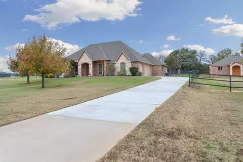 135 N Boyce Ln, Fort Worth, TX 76108