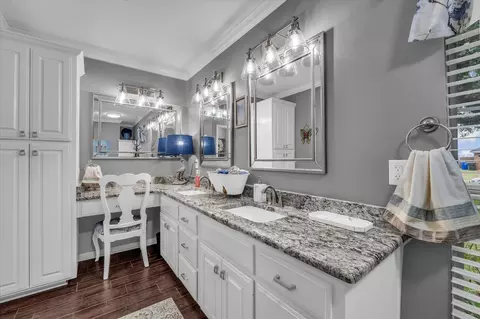 Bath - 10517 Rayburn Way, Waco, TX 76708 photo 4 of 5