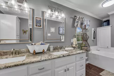 Bath - 10517 Rayburn Way, Waco, TX 76708 photo 1 of 5