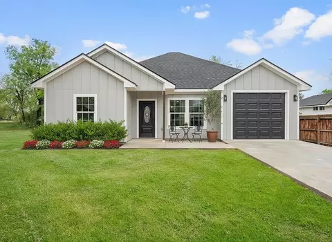 207 N Harrison St, Mcgregor, TX 76657