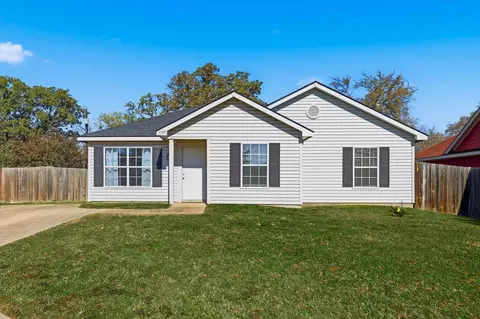 1709 Red Oak Ct, Denton, TX 76209