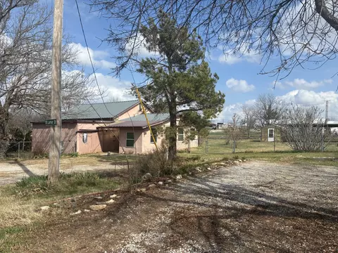 111 Lamar St, Graham, TX 76450