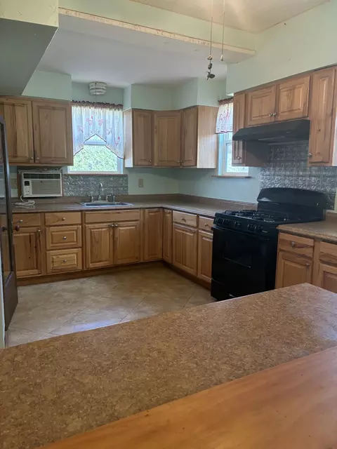 111 Lamar St, Graham, TX 76450