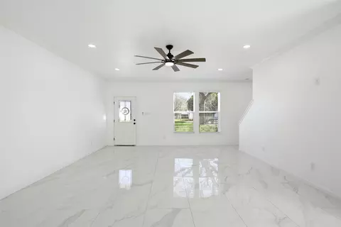 Living - 808 E Pecan Ave, Waco, TX 76704 photo 3 of 4