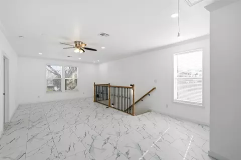 Living - 808 E Pecan Ave, Waco, TX 76704 photo 4 of 4