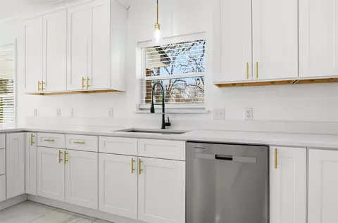 Kitchen - 808 E Pecan Ave, Waco, TX 76704 photo 4 of 5