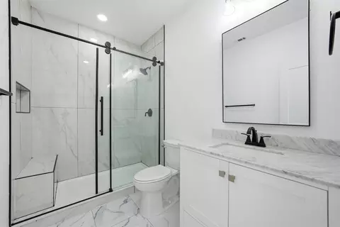 Bath - 808 E Pecan Ave, Waco, TX 76704 photo 1 of 4