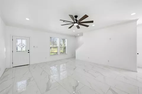 Living - 808 E Pecan Ave, Waco, TX 76704 photo 2 of 4