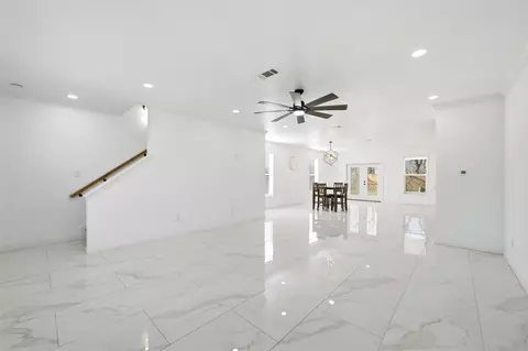 Living - 808 E Pecan Ave, Waco, TX 76704 photo 1 of 4