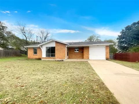 4702 Dee Ct, Fort Worth, TX 76135
