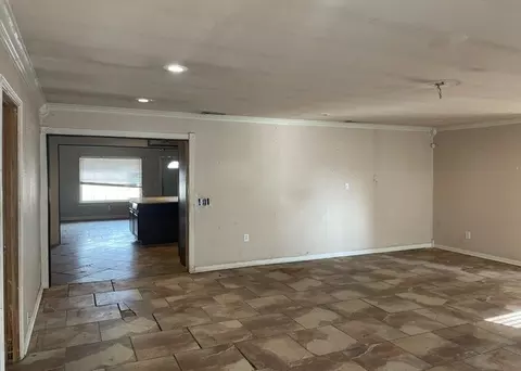 Living - 809 W 27th St, Plainview, TX 79072 photo 3 of 3