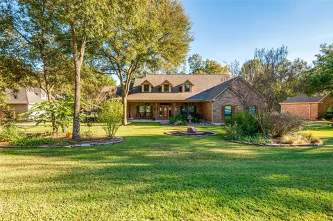 1838 Plum Creek Dr, Midlothian, TX 76065