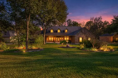 1838 Plum Creek Dr, Midlothian, TX 76065