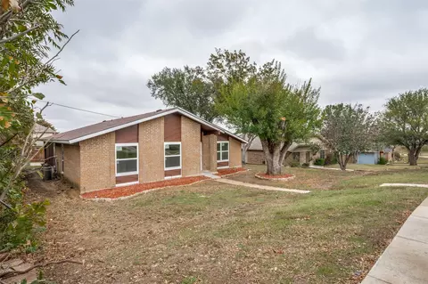1021 Bellflower Dr, Carrollton, TX 75007