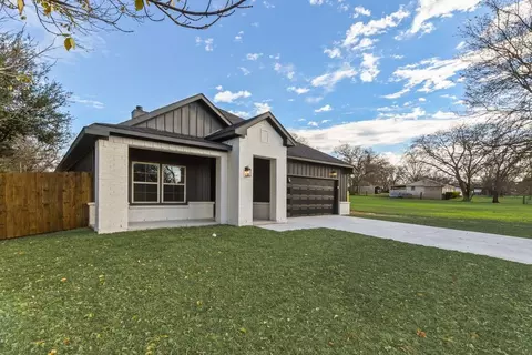 529 Berke St, Newark, TX 76071