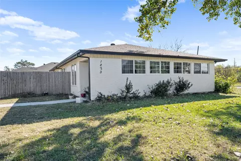 1223 Country Club Rd, Cleburne, TX 76033