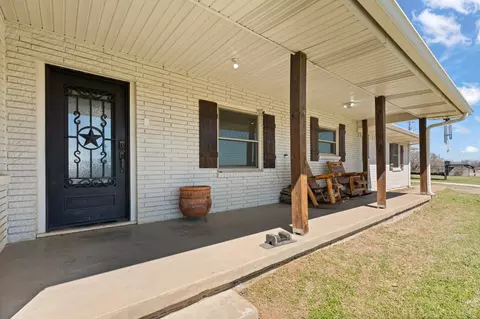 1641 E Henderson St, Cleburne, TX 76031