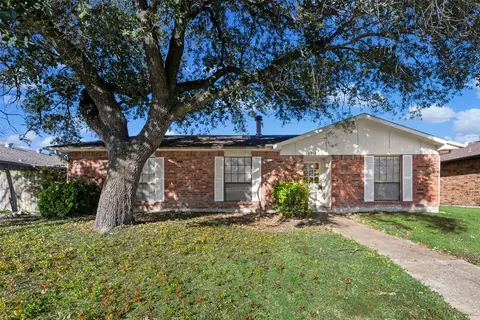 8817 Vernon Dr, Rowlett, TX 75088