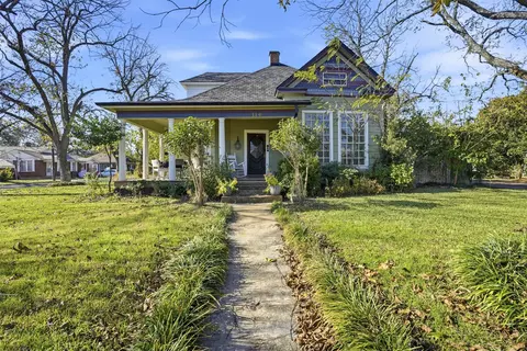 114 S Field St, Cleburne, TX 76033