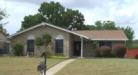 1255 Valencia Ln, Lewisville, TX 75067