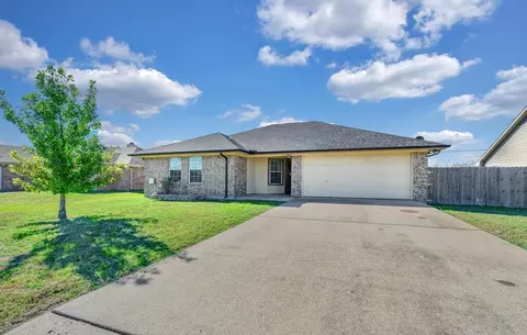 204 Wildcat Dr, Waco, TX 76705