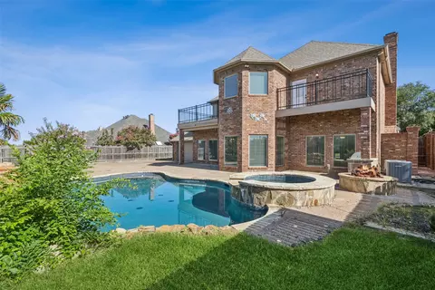 9120 Nob Hill Dr, North Richland Hills, TX 76182