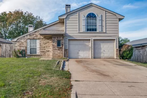 803 Canary Ln, Mansfield, TX 76063