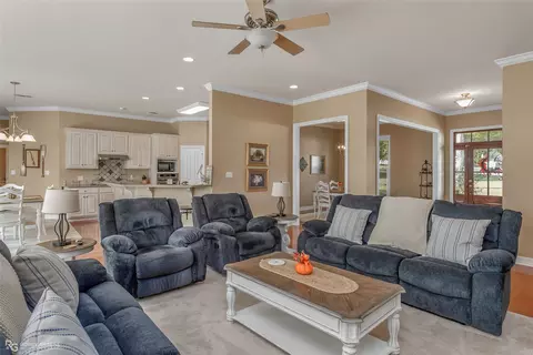 Living - 90 La Belle Ct, Many, LA 71449 photo 2 of 2