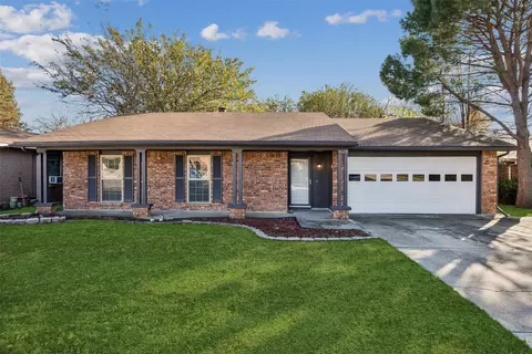 4028 Dogwood Ln, Fort Worth, TX 76137