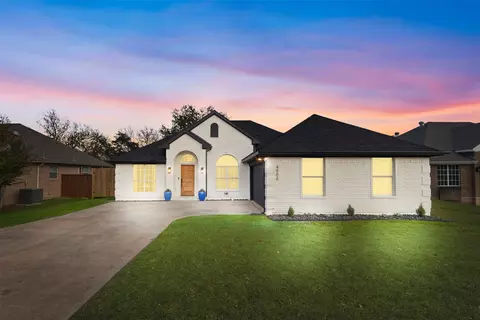 4906 Lee Hutson Ln, Sachse, TX 75048