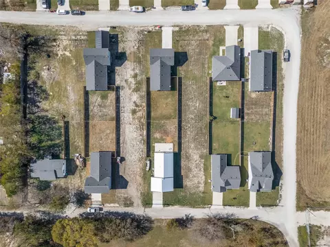 310 N Helton St, Randolph, TX 75475