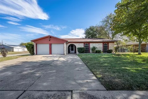 3501 Richardson Ct W, Fort Worth, TX 76119