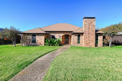 1627 Silverleaf Dr, Carrollton, TX 75007