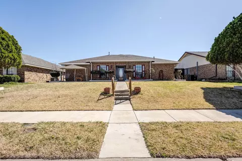 1718 Brighton Dr, Carrollton, TX 75007