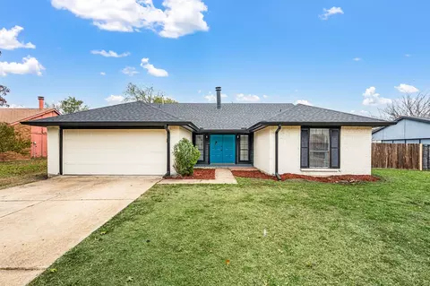 4809 Trailwood Dr, Grand Prairie, TX 75052