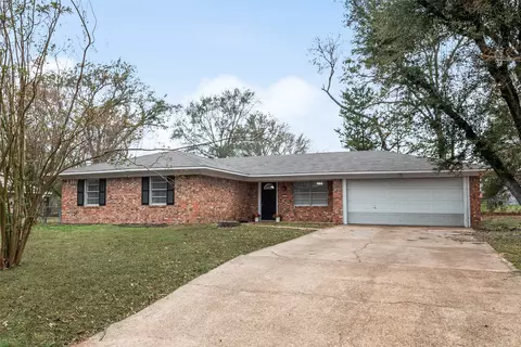 377 Nichols Dr, Canton, TX 75103