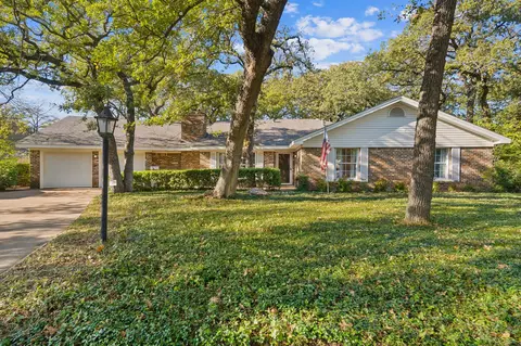 2637 Locksley Chase Dr, Irving, TX 75061