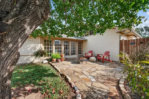 2215 Oak Creek Dr, Sherman, TX 75092