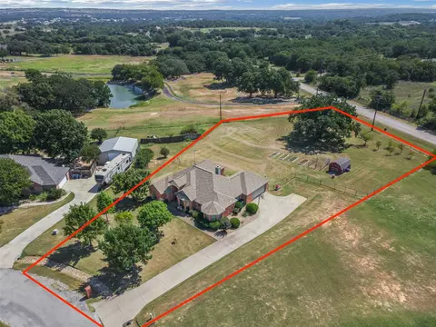 106 Hedges Cir, Weatherford, TX 76085
