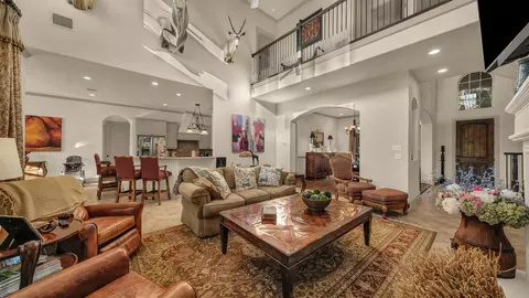 917 Crown Valley Dr, Weatherford, TX 76087