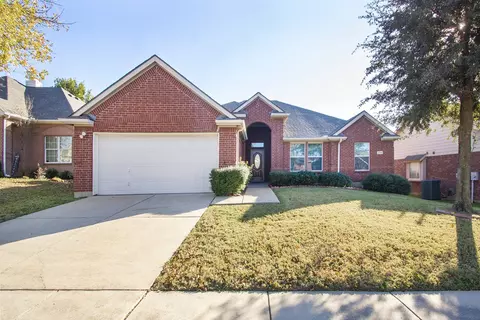 2724 Pinto Dr, Denton, TX 76210