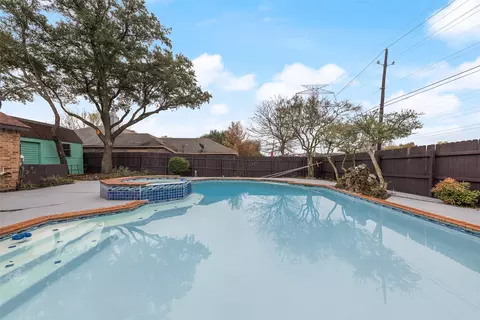 1040 Eagle Dr, Desoto, TX 75115