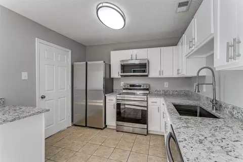 Kitchen - 935 Mapleleaf Ln, Coppell, TX 75019 photo 3 of 4