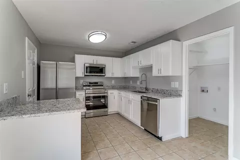 Kitchen - 935 Mapleleaf Ln, Coppell, TX 75019 photo 2 of 4