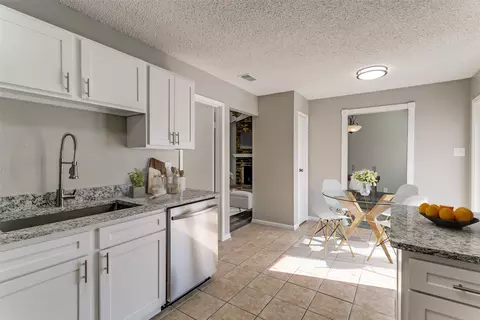 Kitchen - 935 Mapleleaf Ln, Coppell, TX 75019 photo 4 of 4