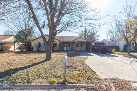 1306 Landon St, Stamford, TX 79553