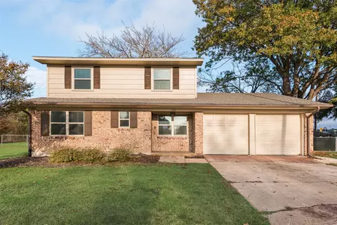 106 Apache Ct, Waxahachie, TX 75165