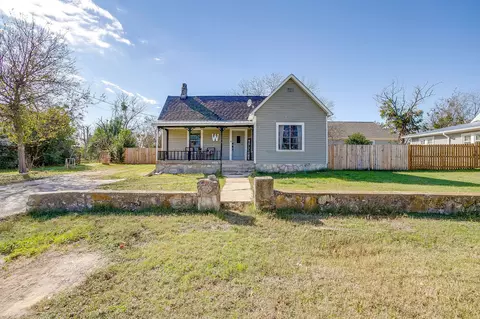 610 N Mesquite St, Hico, TX 76457