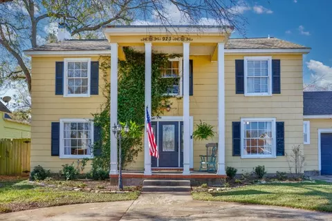 923 S Lindsay St, Gainesville, TX 76240