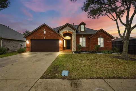 1300 Tippler Dr, Arlington, TX 76002
